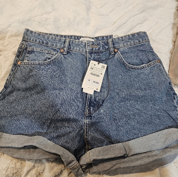 Zara Denim Shorts - Picture 3 of 3